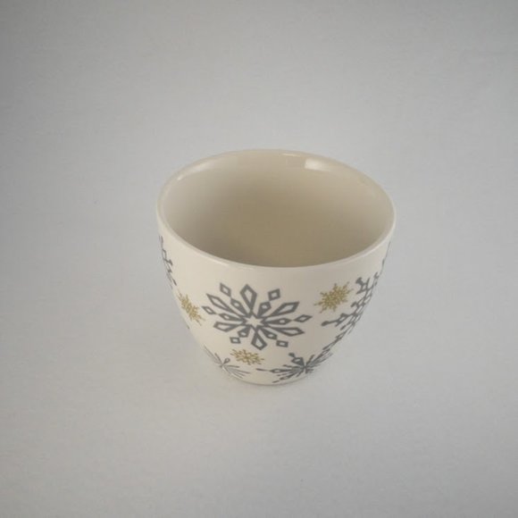 Starbucks 2009 Collectible Christmas Mug, Ceramic with Silver & Gold Snowflakes - Picture 3 of 5
